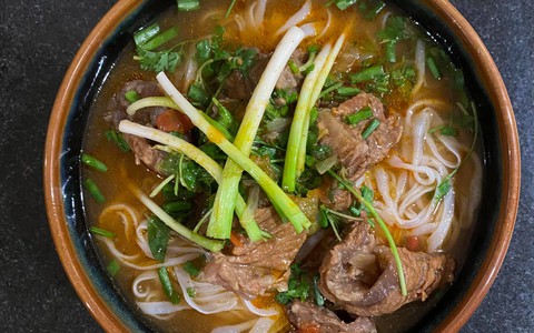 Phở trong mùa giãn cách: Nhớ mùi hương, nhớ không gian...